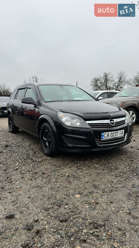 Універсал Opel Astra 2010 в Смілі