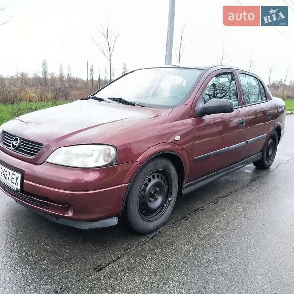 Седан Opel Astra 2006 в Бучі