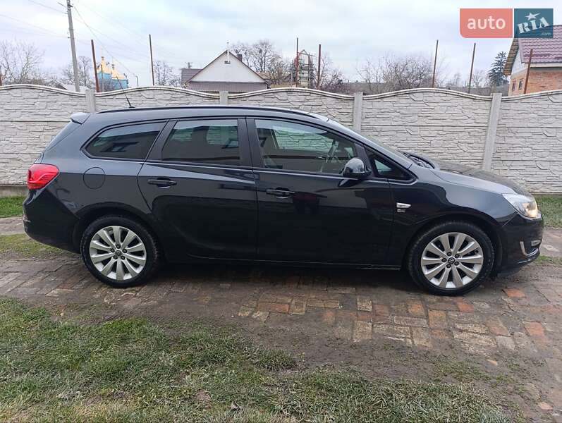 Універсал Opel Astra 2012 в Гощі