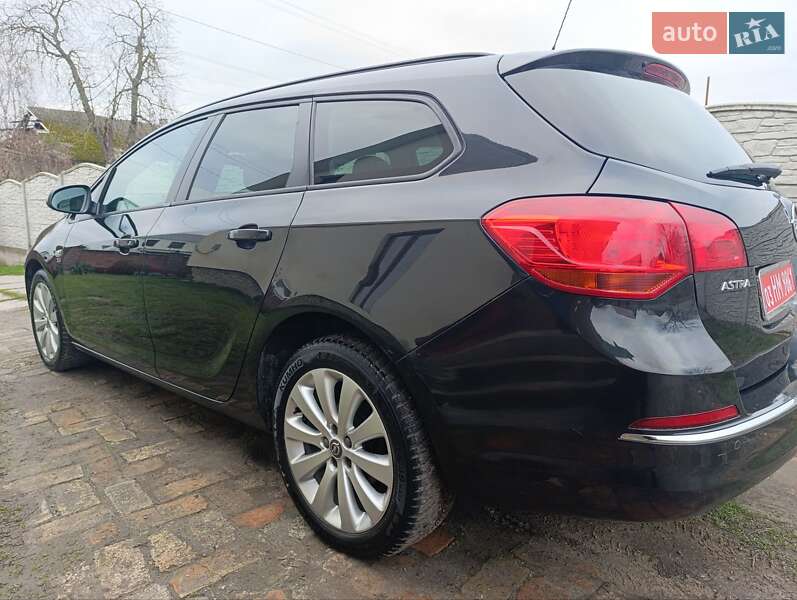 Універсал Opel Astra 2012 в Гощі