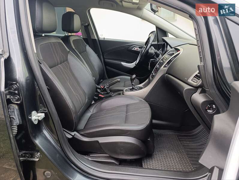 Універсал Opel Astra 2012 в Гощі