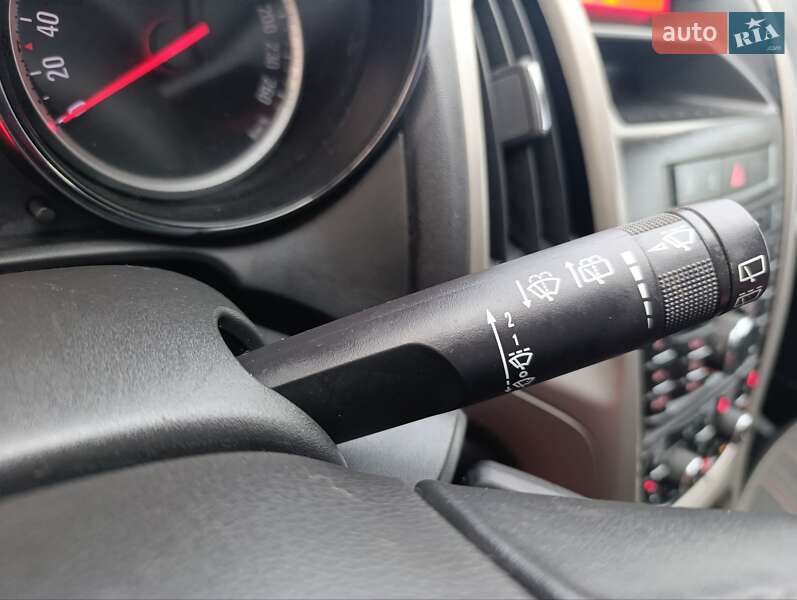 Універсал Opel Astra 2012 в Гощі