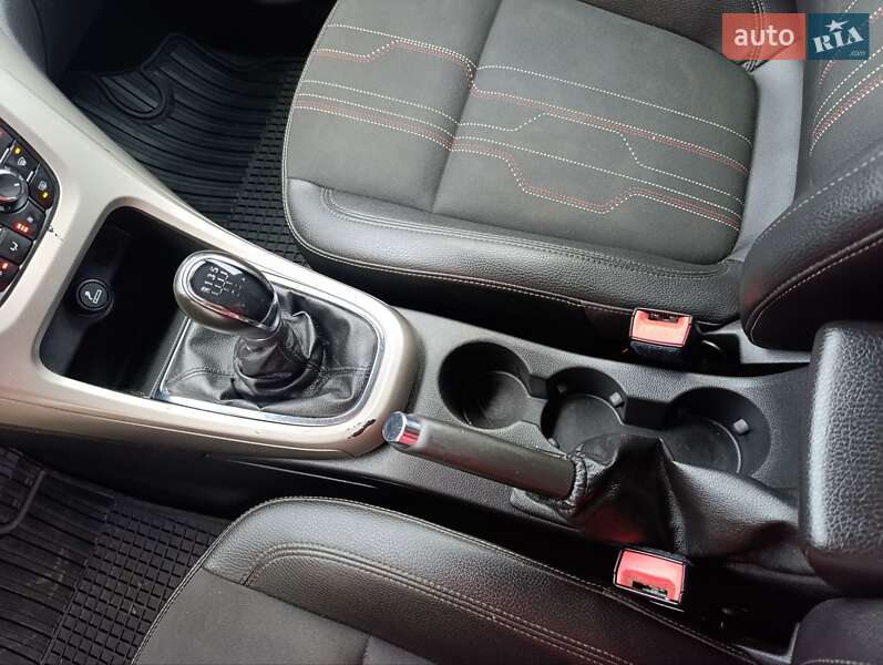 Універсал Opel Astra 2012 в Гощі