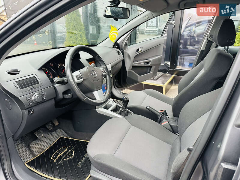 Хетчбек Opel Astra 2012 в Харкові