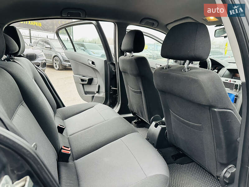 Хетчбек Opel Astra 2012 в Харкові