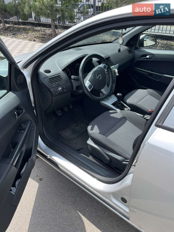 Универсал Opel Astra 2011 в Крюковщине