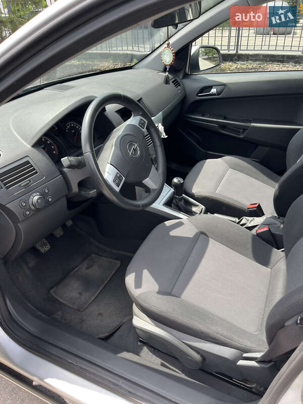 Универсал Opel Astra 2011 в Крюковщине