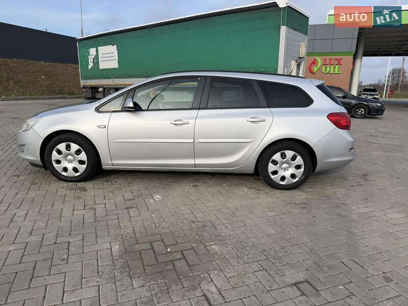 Универсал Opel Astra 2011 в Браиловом