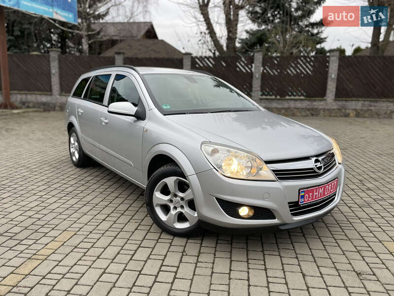 Універсал Opel Astra 2009 в Луцьку