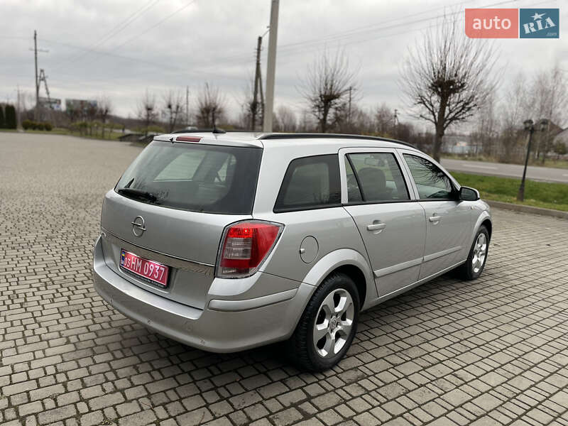 Універсал Opel Astra 2009 в Луцьку