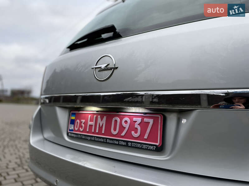 Універсал Opel Astra 2009 в Луцьку