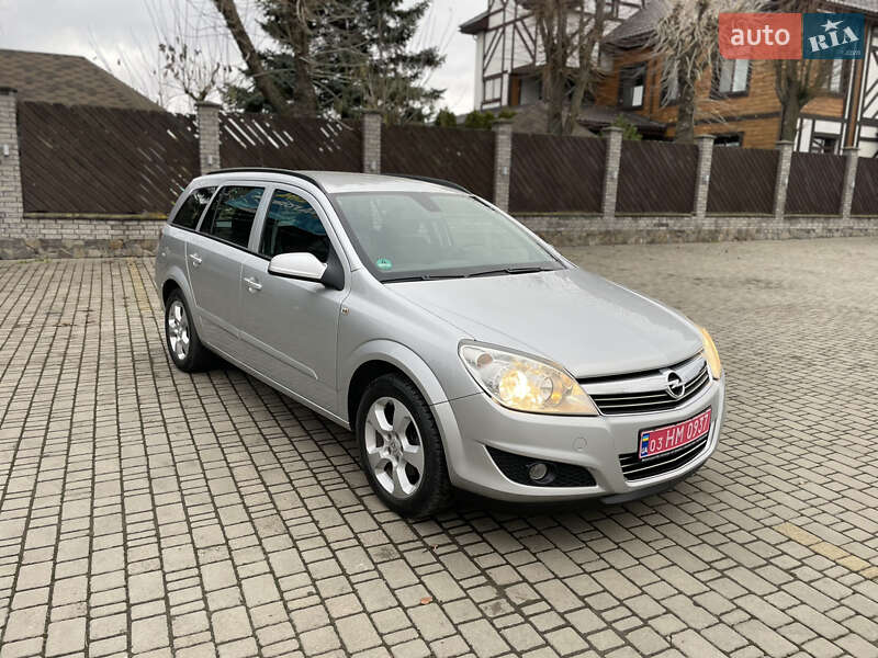 Універсал Opel Astra 2009 в Луцьку