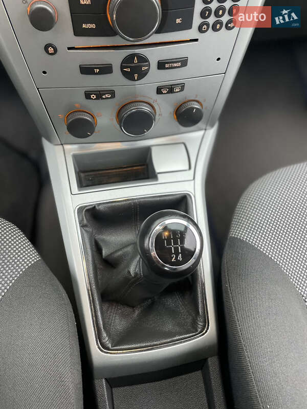 Універсал Opel Astra 2009 в Луцьку