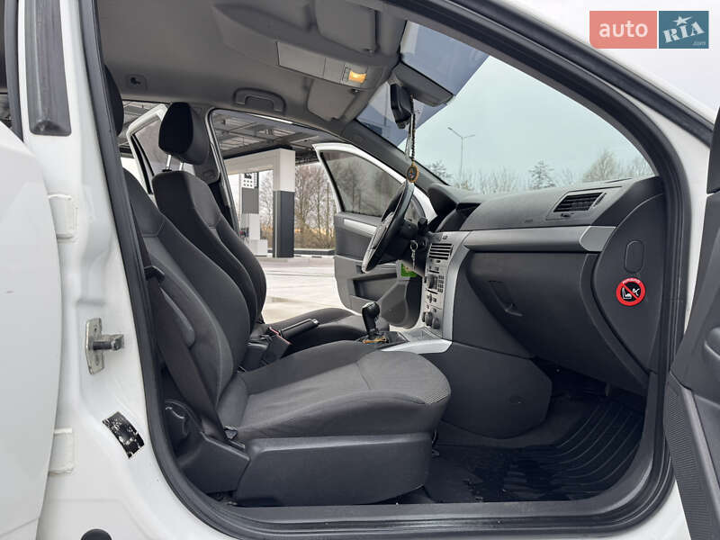 Универсал Opel Astra 2009 в Звягеле