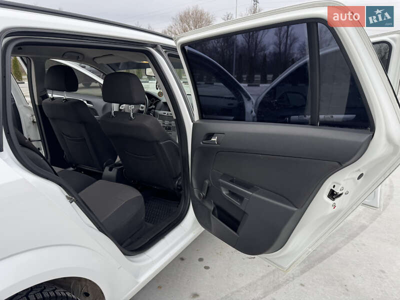 Универсал Opel Astra 2009 в Звягеле