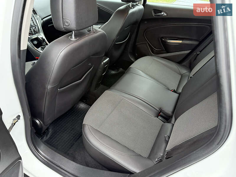 Універсал Opel Astra 2011 в Звенигородці