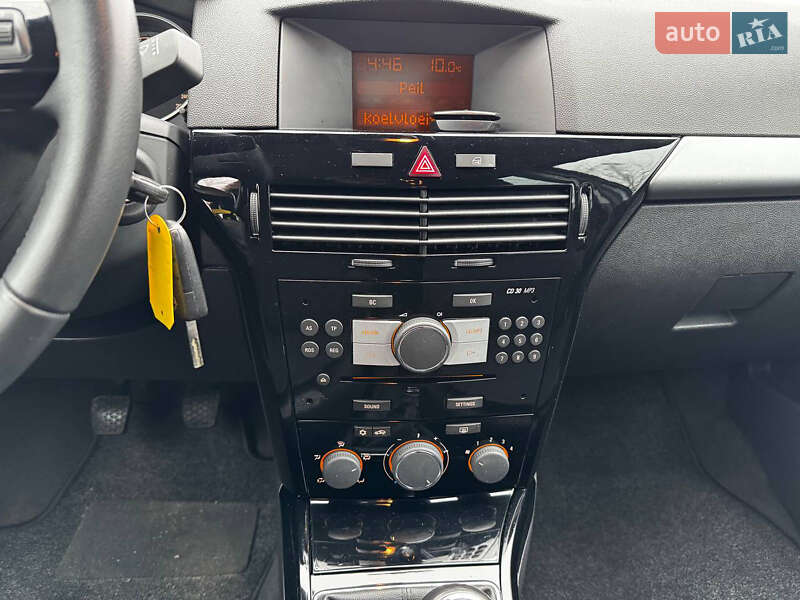 Универсал Opel Astra 2010 в Днепре