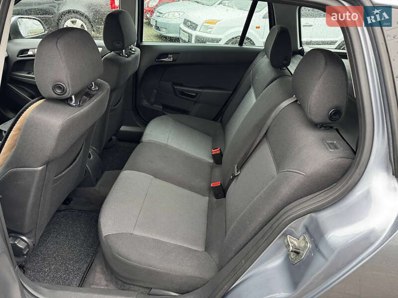 Универсал Opel Astra 2010 в Днепре