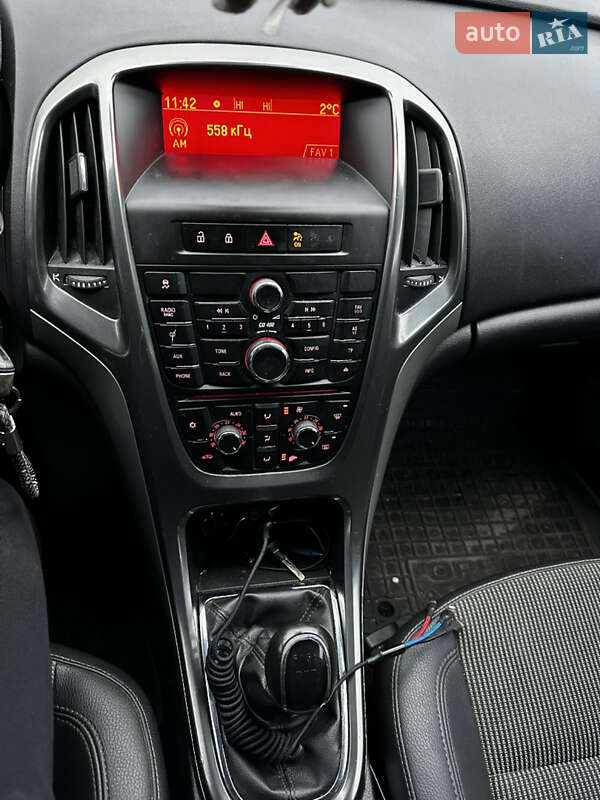 Універсал Opel Astra 2011 в Львові