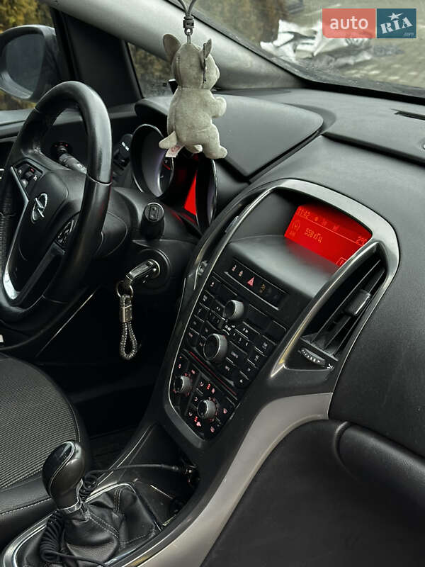 Універсал Opel Astra 2011 в Львові