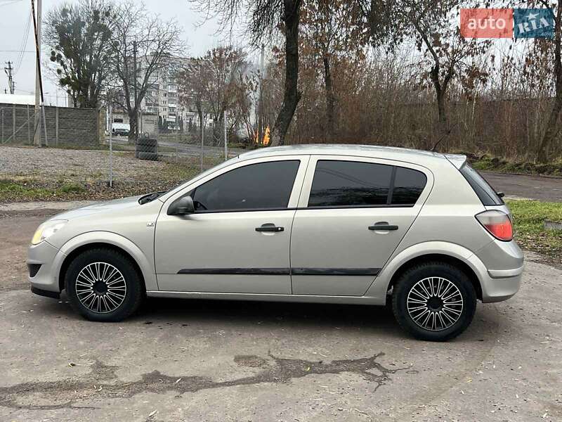 Хетчбек Opel Astra 2007 в Шептицькому