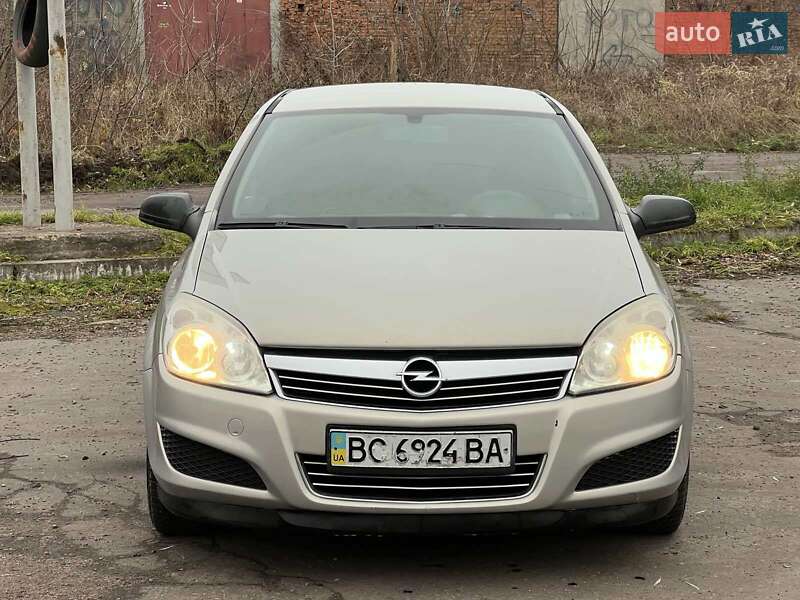 Хетчбек Opel Astra 2007 в Шептицькому