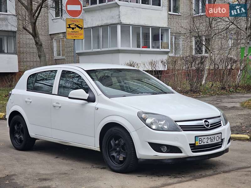 Opel Astra 2012 Opel Astra 2012
