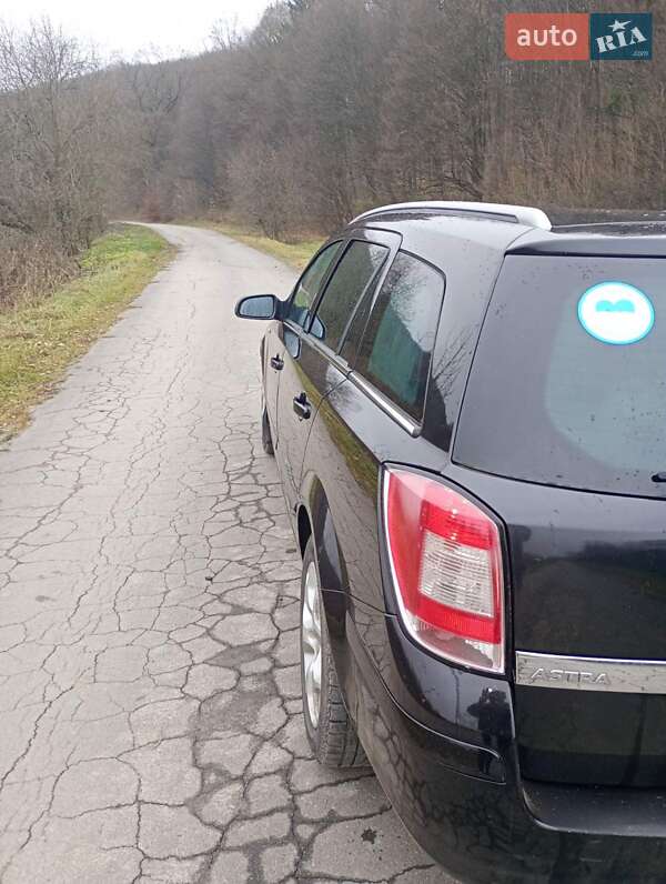 Універсал Opel Astra 2005 в Теребовлі