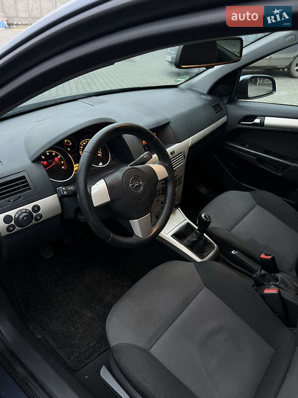 Універсал Opel Astra 2008 в Луцьку