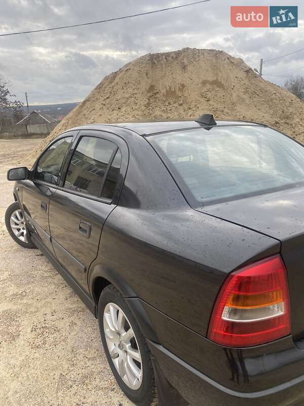 Седан Opel Astra 2005 в Березівці