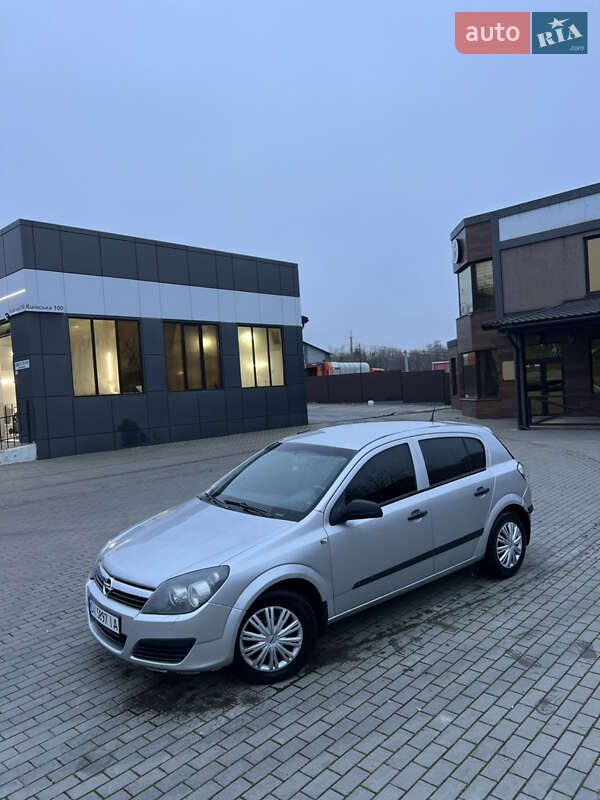 Хэтчбек Opel Astra 2006 в Ровно