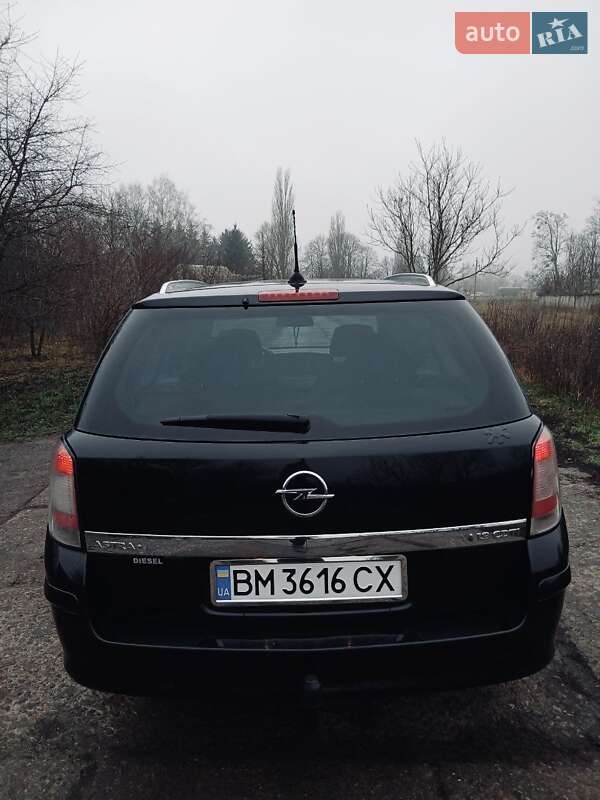 Универсал Opel Astra 2008 в Ромнах