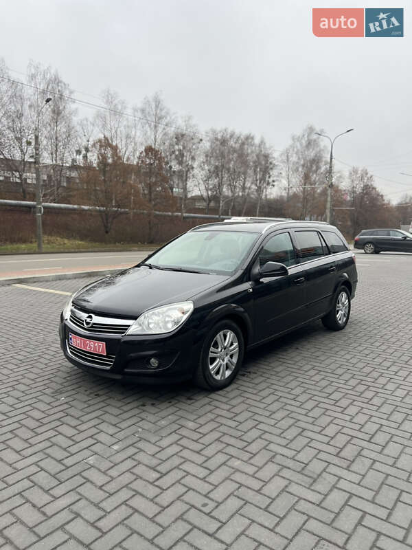 Универсал Opel Astra 2010 в Луцке