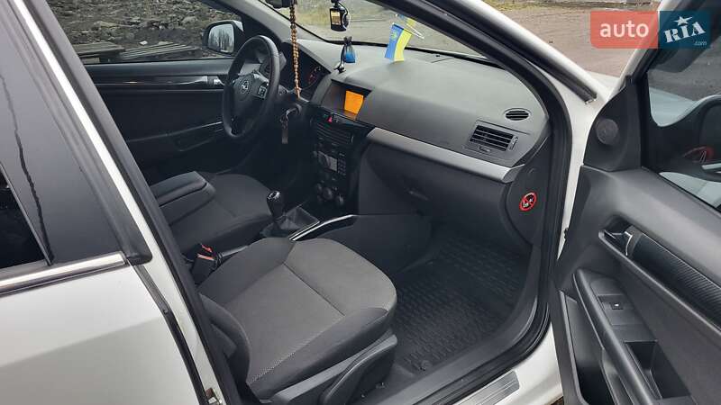 Універсал Opel Astra 2010 в Полтаві фото 44 Універсал Opel Astra 2010 в Полтаві