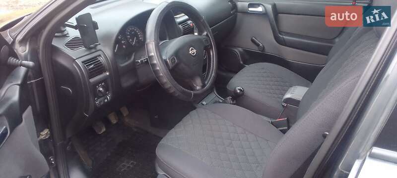 Седан Opel Astra 2006 в Корюківці