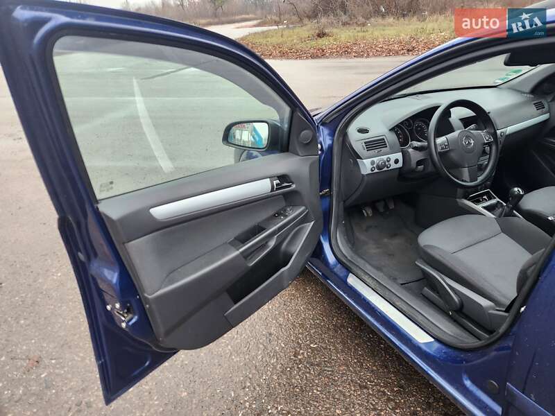 Универсал Opel Astra 2006 в Полтаве