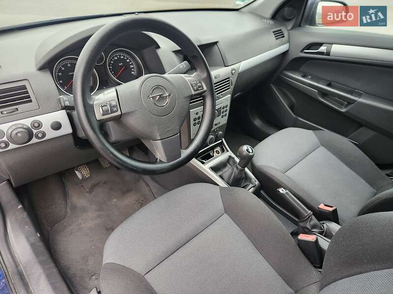 Универсал Opel Astra 2006 в Полтаве