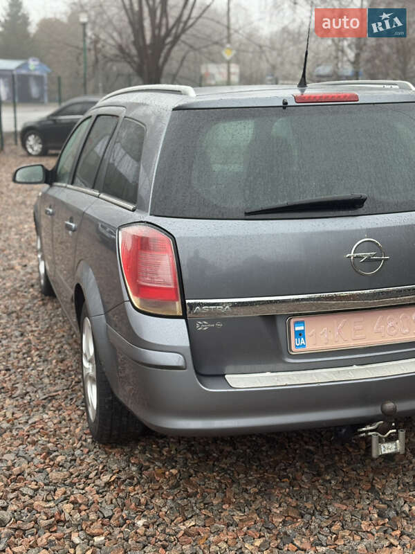 Універсал Opel Astra 2006 в Лубнах