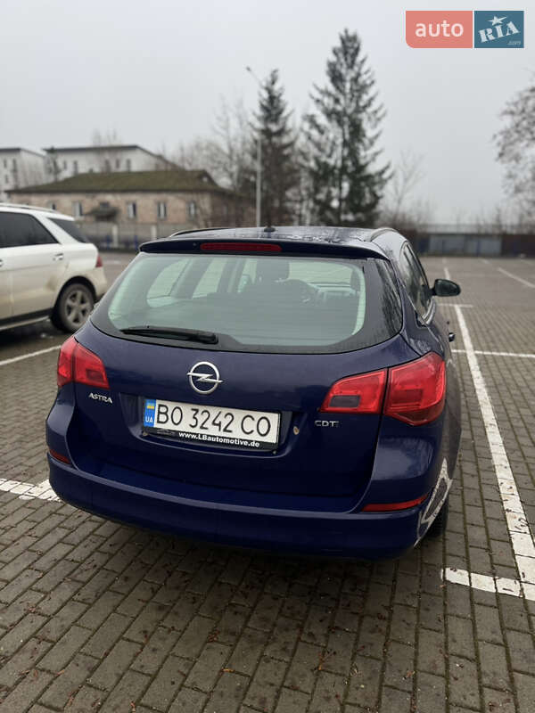 Универсал Opel Astra 2011 в Тернополе