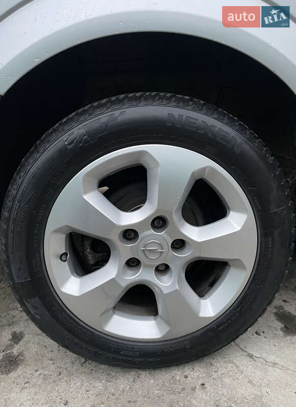 Універсал Opel Astra 2009 в Луцьку