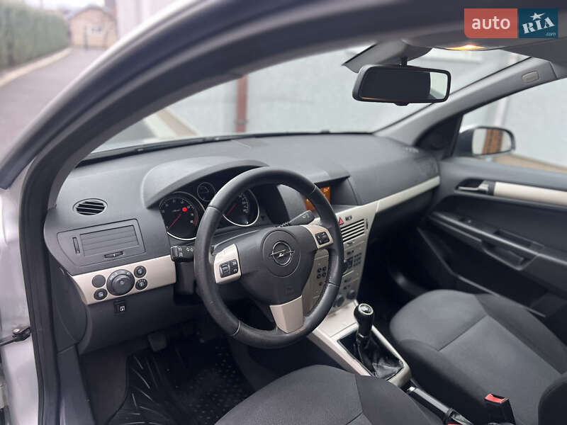 Універсал Opel Astra 2007 в Івано-Франківську