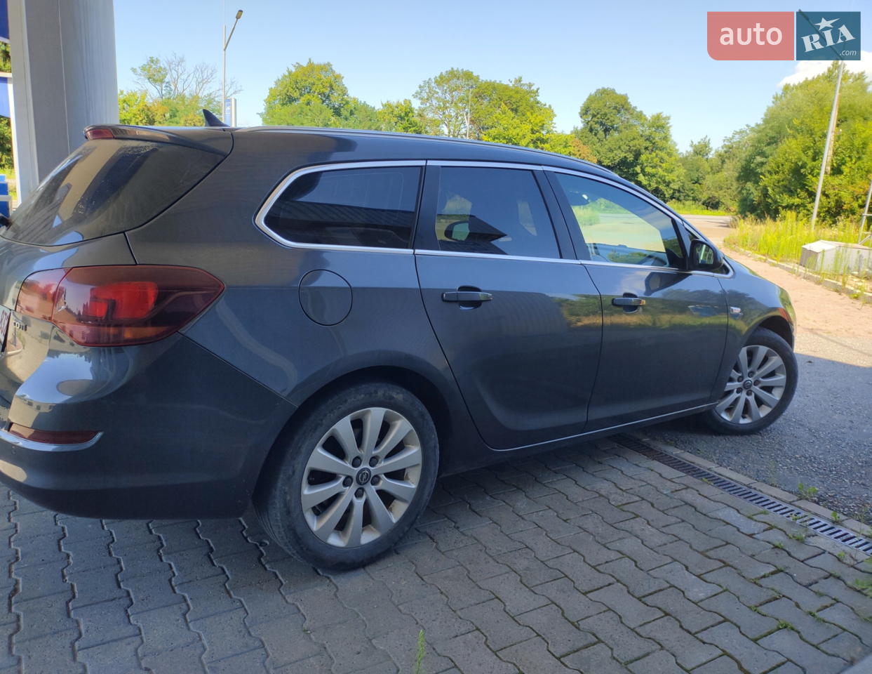 Opel Astra j, 2011 1,7 дизель , 125 к.с. 177тис. реального пробігу - будь-яка перевірка. На 172тис. було замінено ремінь ГРМ, ремінь генератора з роликами, помпу, антифриз, зеткі, передні та задні колодки.