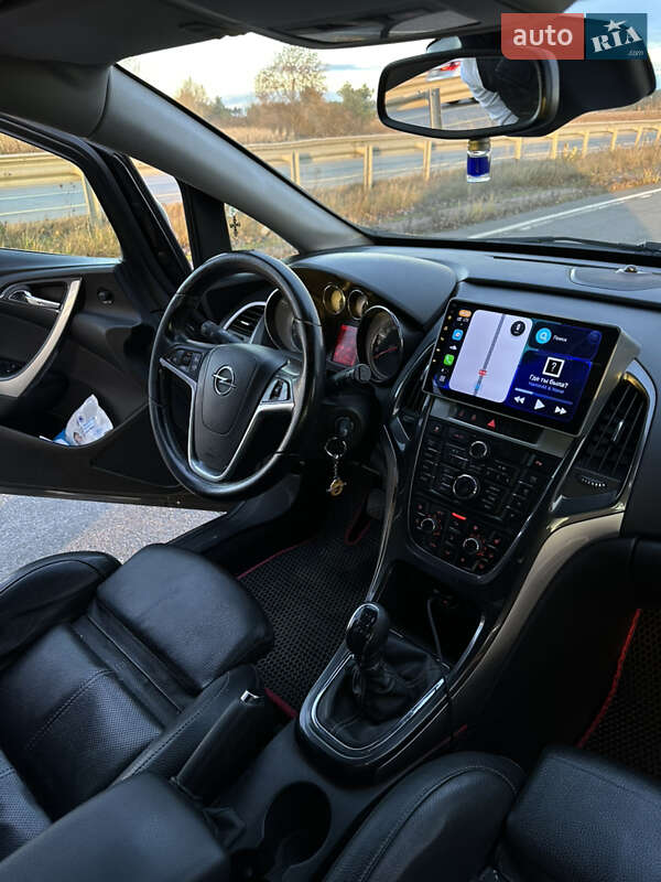 Універсал Opel Astra 2013 в Житомирі