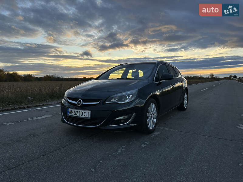 Універсал Opel Astra 2013 в Житомирі