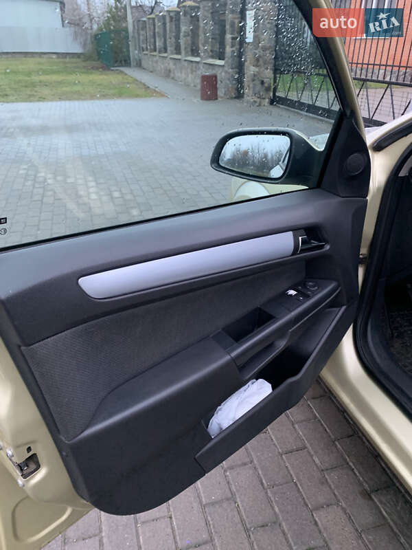 Хэтчбек Opel Astra 2004 в Виннице