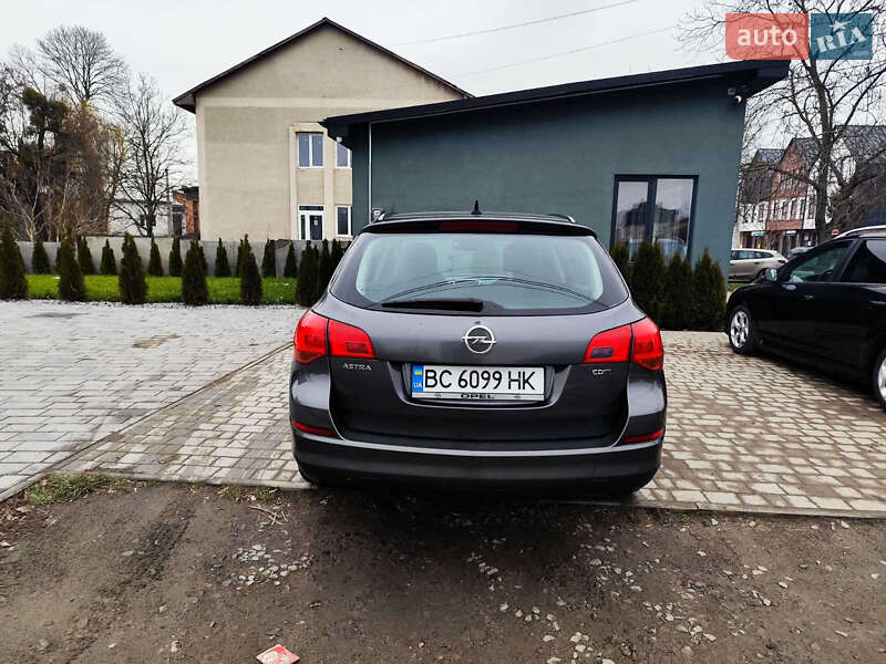 Універсал Opel Astra 2011 в Бродах