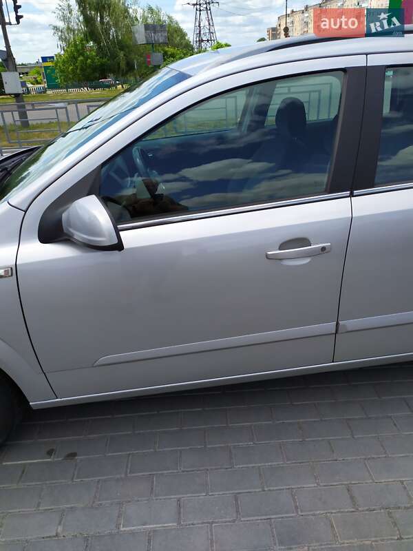 Універсал Opel Astra 2005 в Самборі