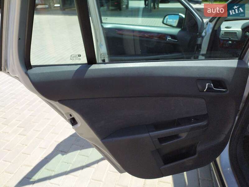 Універсал Opel Astra 2005 в Самборі