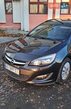 Універсал Opel Astra 2012 в Хусті