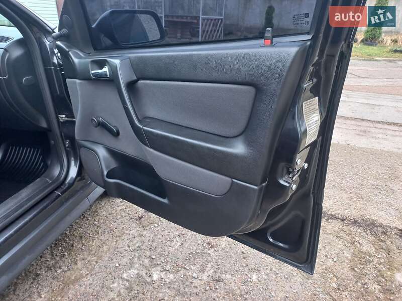 Седан Opel Astra 2008 в Шостке